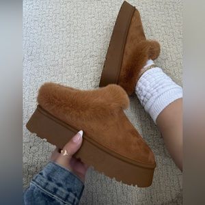 CAMEL FUR LINED PLATFORM SLIPPERS